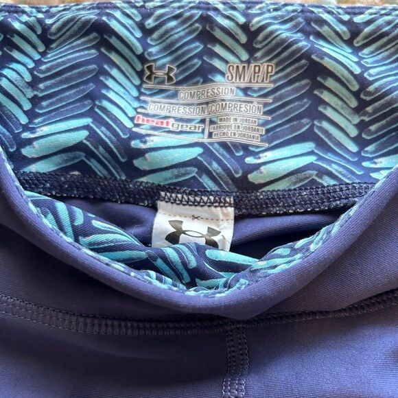 Women’s Blue Under Armour Cropped Athletic Workout Leggings Small - Picture 3 of 3